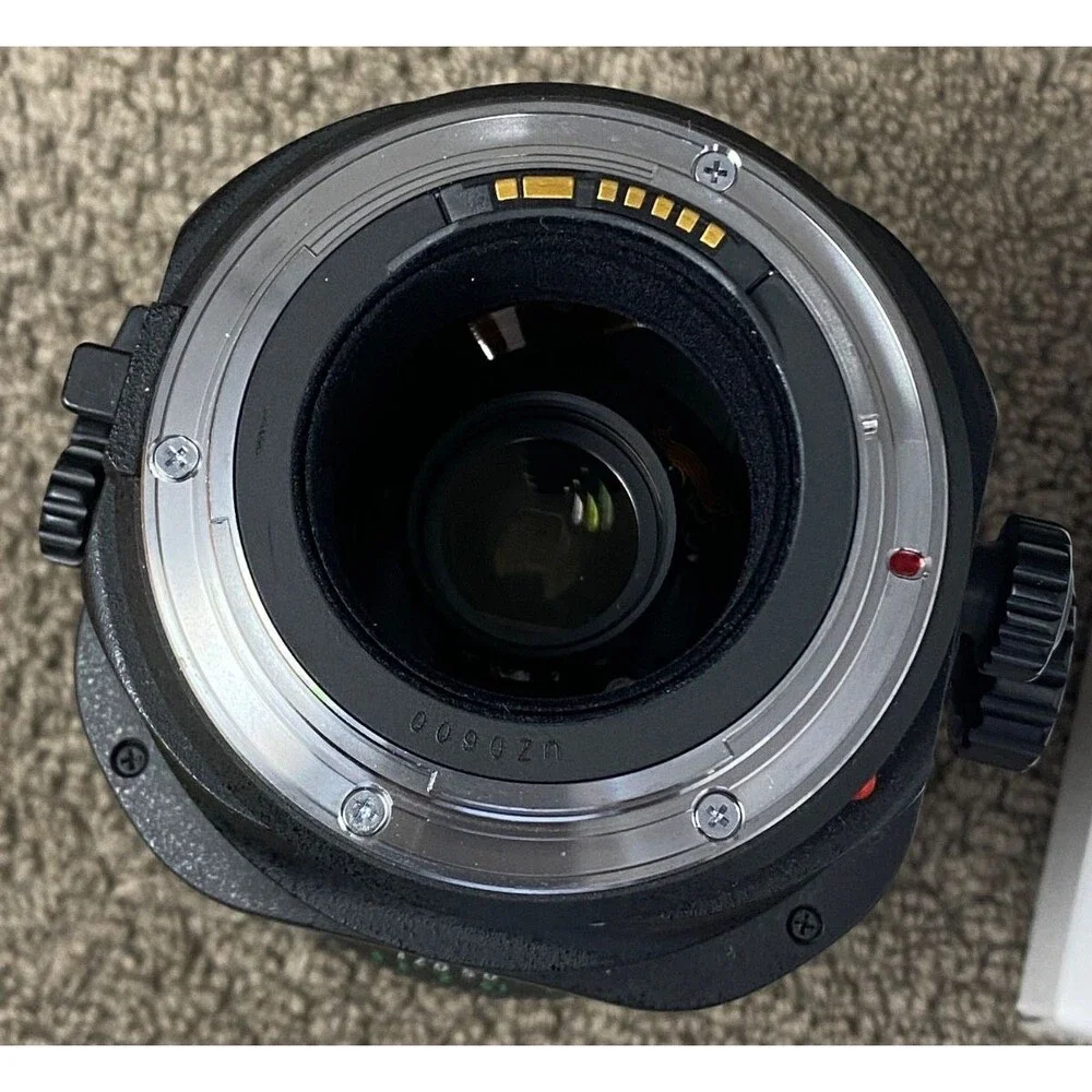 Canon TS-E 24mm f3.5 L II Tilt Shift EF Lens w/new EW-88B Hood, caps, complete!